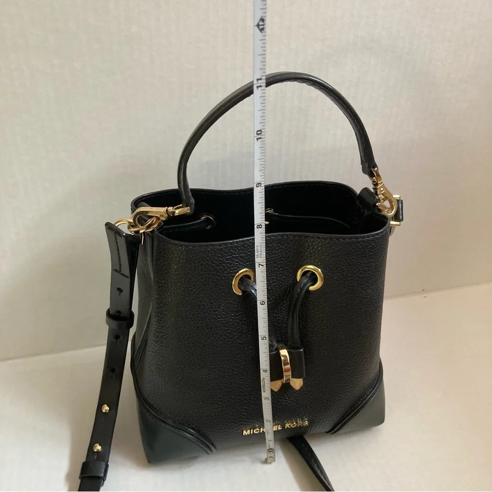 Michael Kors mercer gallery convertible small bucket bag - Picture 8 of 16